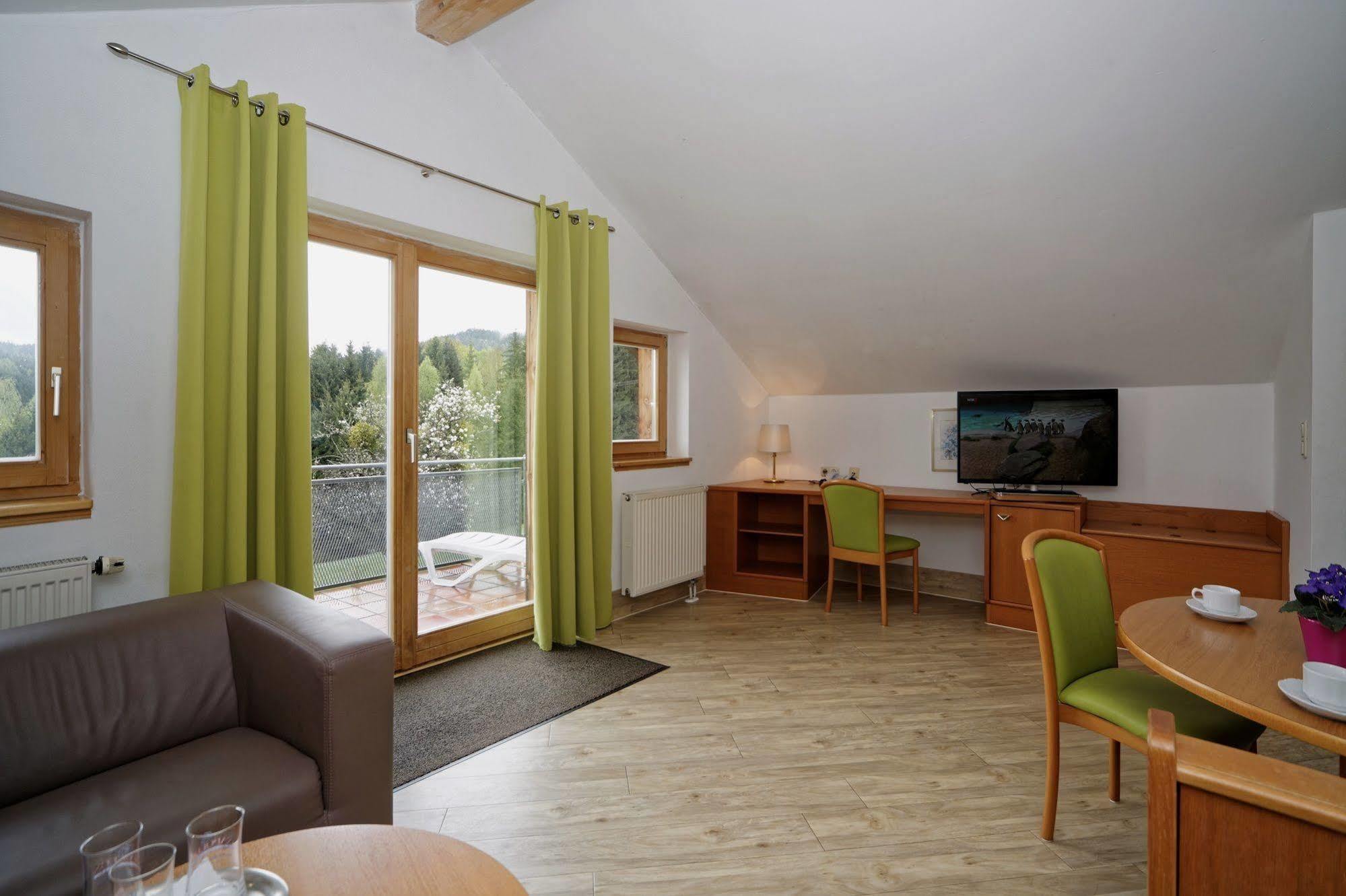 Village Hotel Bayerischer Wald ノイキルヒェン エクステリア 写真